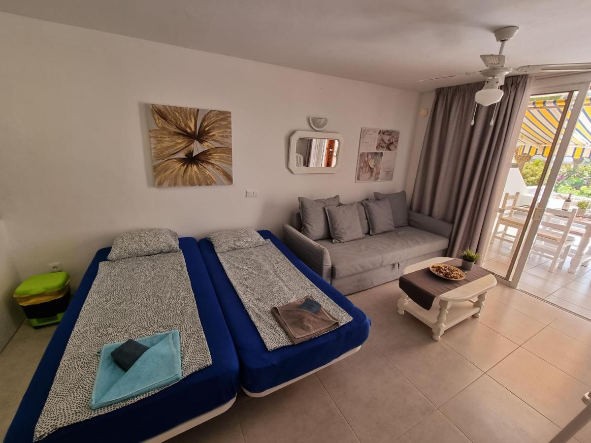 Studio No 2 Just 100 To Beach And Sea, Large Terrace, Heated Pool, Wifi, Aircondition For A Fee Playa de las Americas  Exterior foto