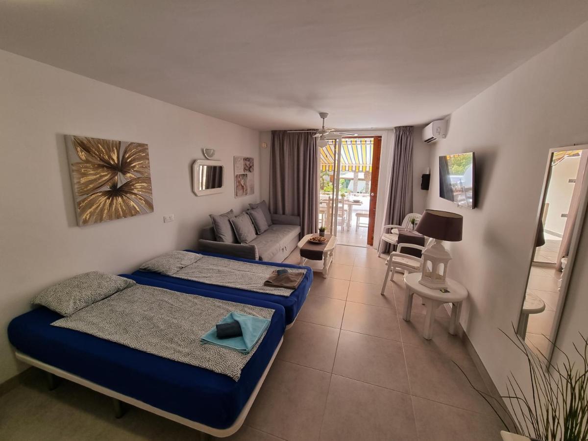 Studio No 2 Just 100 To Beach And Sea, Large Terrace, Heated Pool, Wifi, Aircondition For A Fee Playa de las Americas  Exterior foto