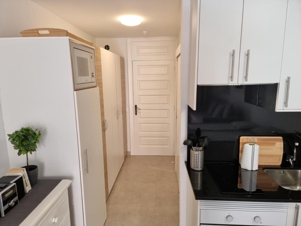 Studio No 2 Just 100 To Beach And Sea, Large Terrace, Heated Pool, Wifi, Aircondition For A Fee Playa de las Americas  Exterior foto